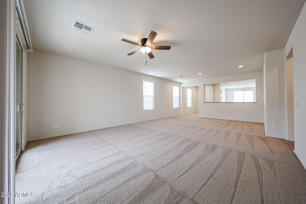 7106 W Hedge Hog Place - Photo 5