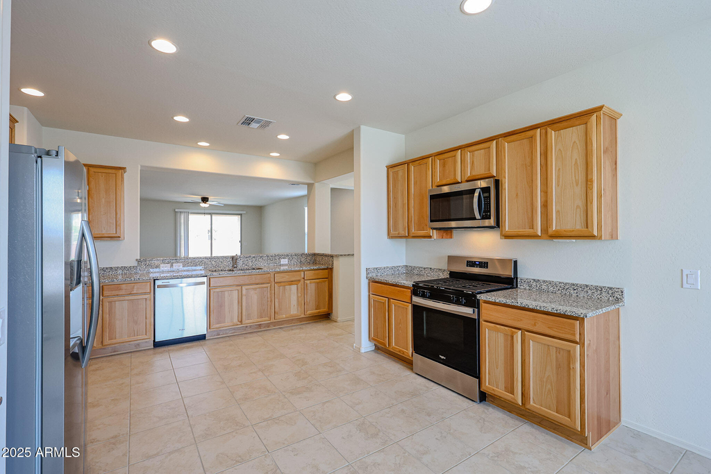 7106 W Hedge Hog Place - Photo 2