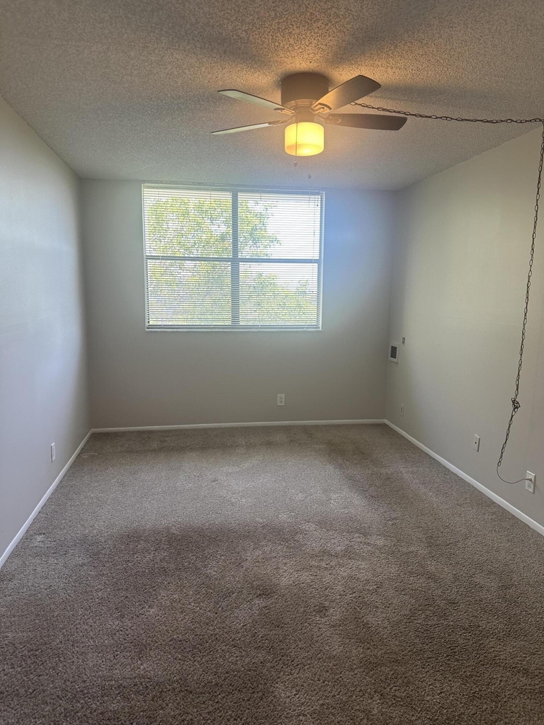 2501 Riverside Drive - Photo 6