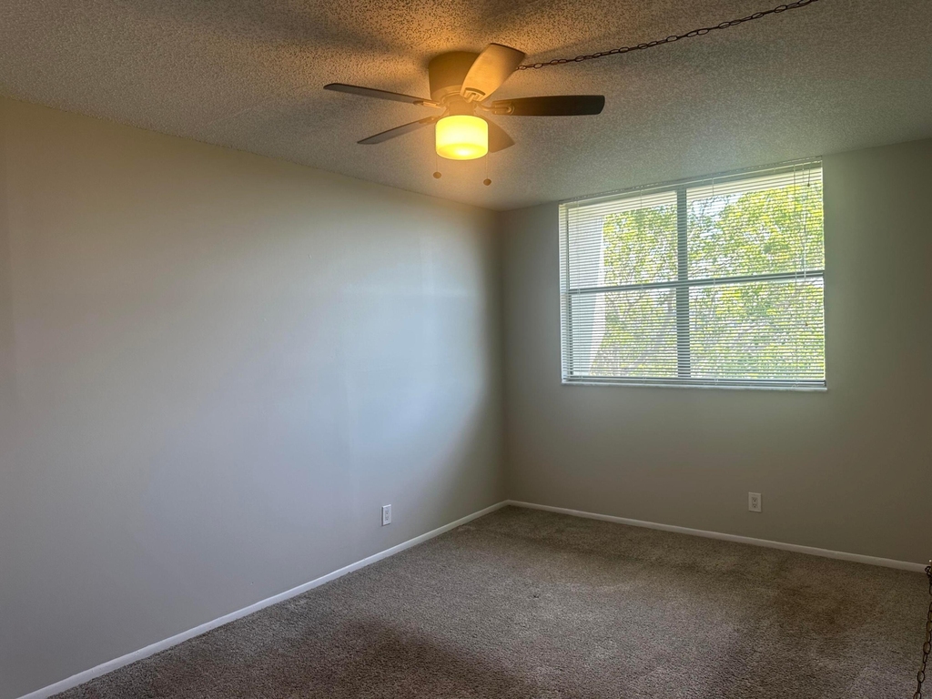 2501 Riverside Drive - Photo 7
