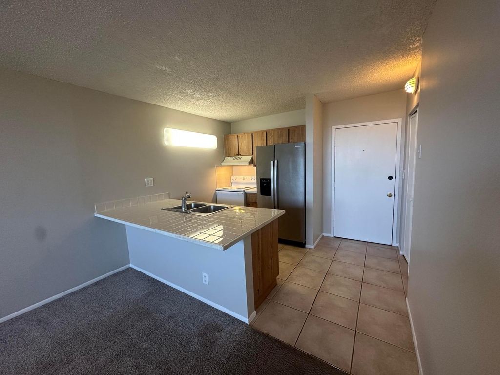 2501 Riverside Drive - Photo 3