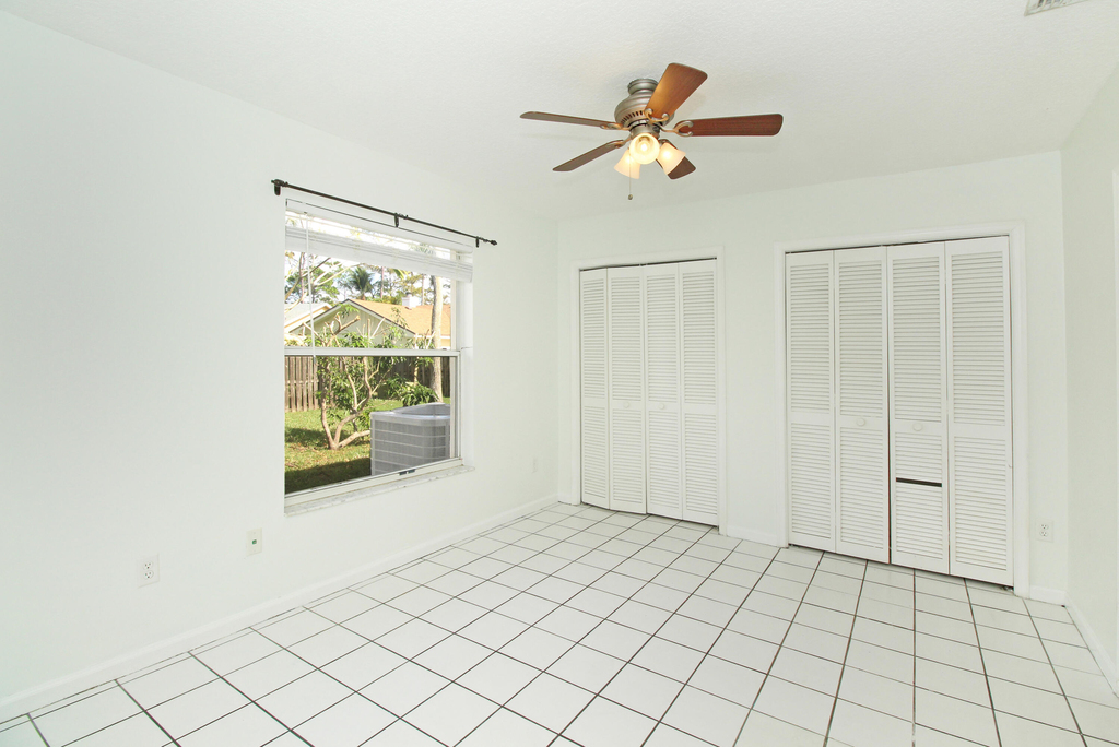 896 Rose Court - Photo 49