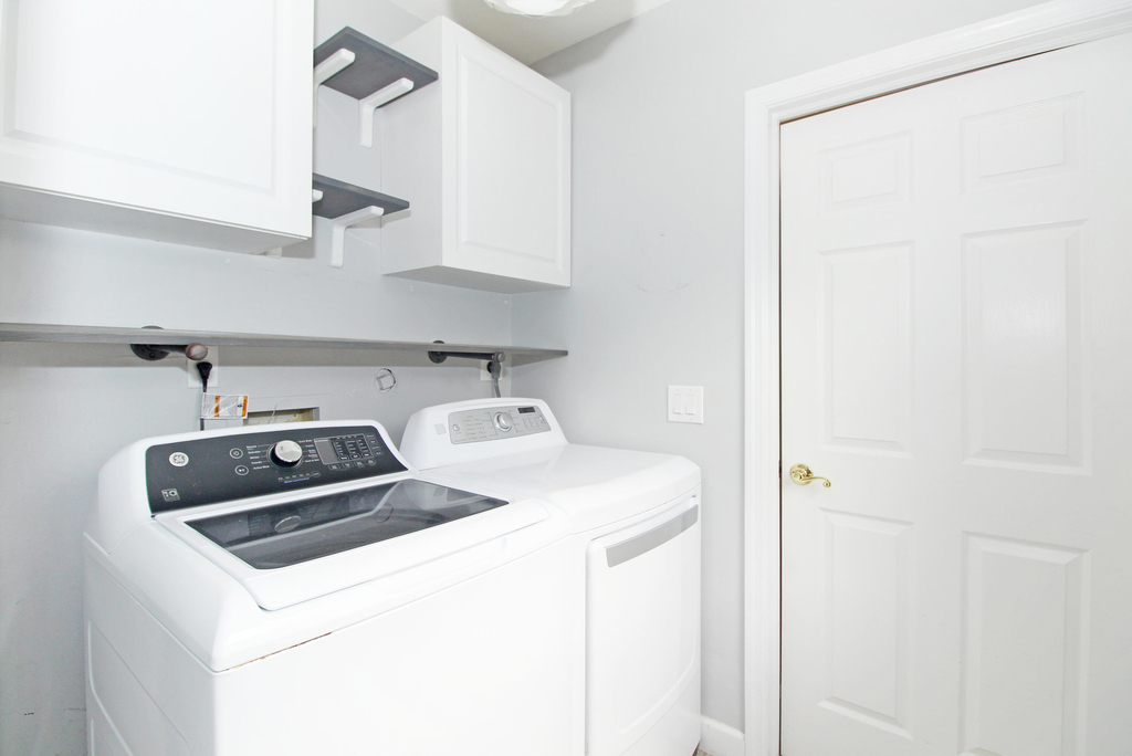 896 Rose Court - Photo 32