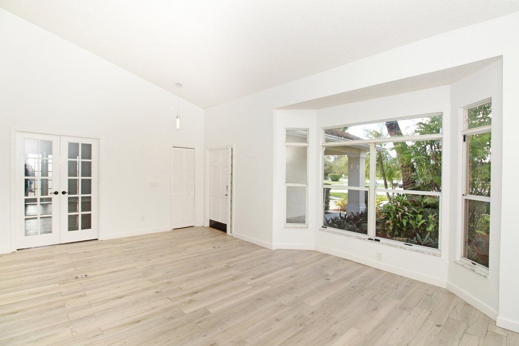 896 Rose Court - Photo 21