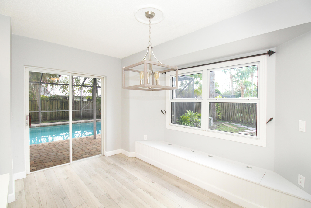 896 Rose Court - Photo 38