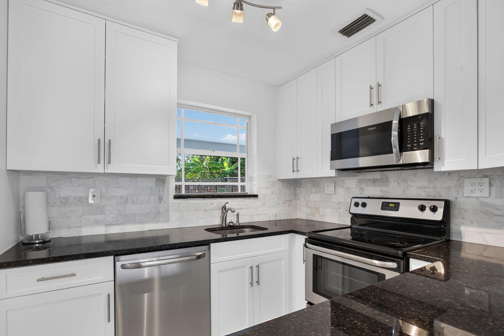 1240 Sw 3rd Terrace - Photo 31