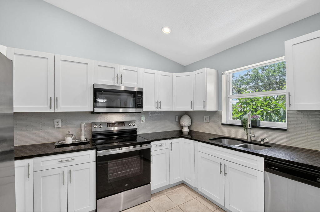 1080 Salmon Isle - Photo 27