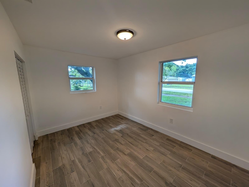 1733 Nw 18th Street - Photo 3