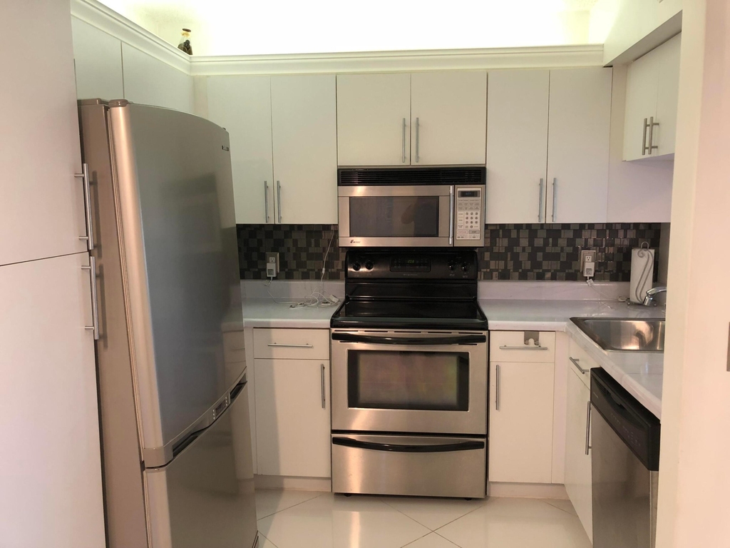 10730 Nw 14th Street - Photo 4