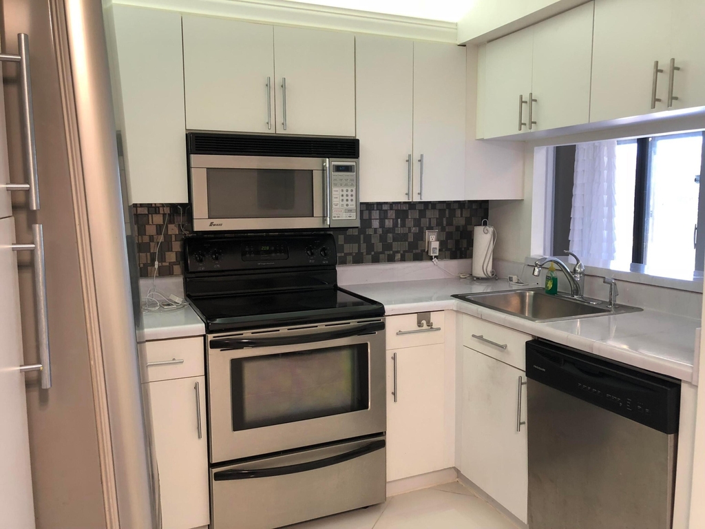 10730 Nw 14th Street - Photo 16