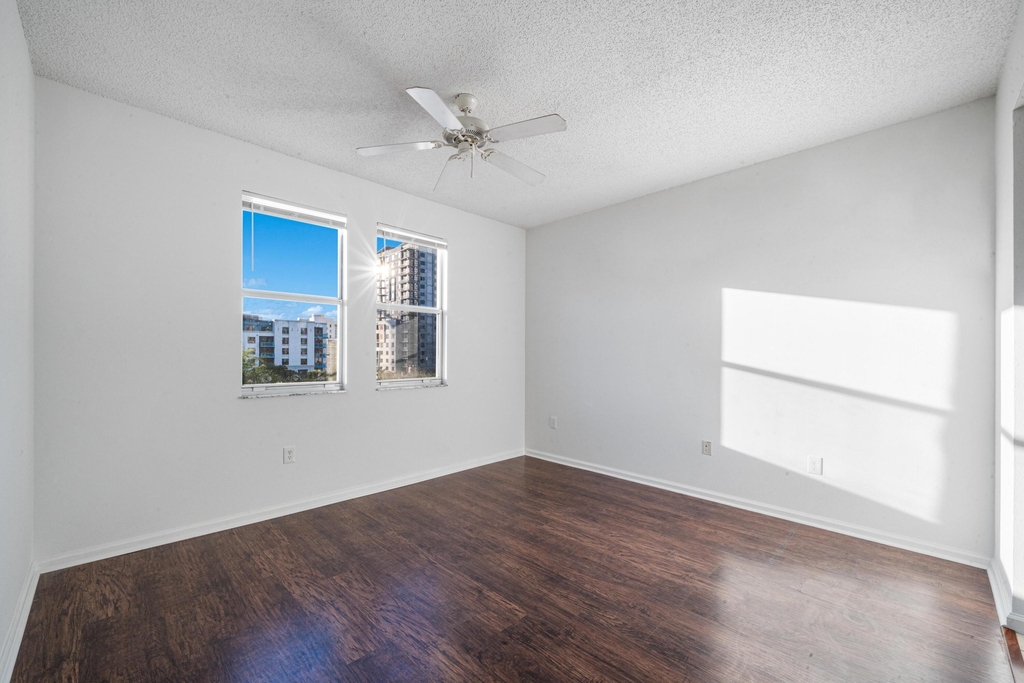 533 Ne 3rd Avenue - Photo 18