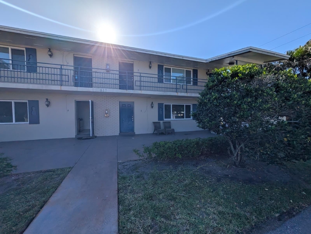 817 Lighthouse Drive - Photo 0