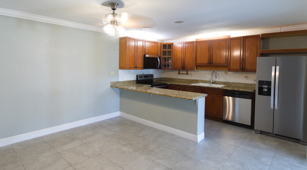 4225 Turnberry Circle - Photo 2