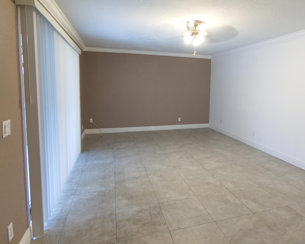 4225 Turnberry Circle - Photo 3