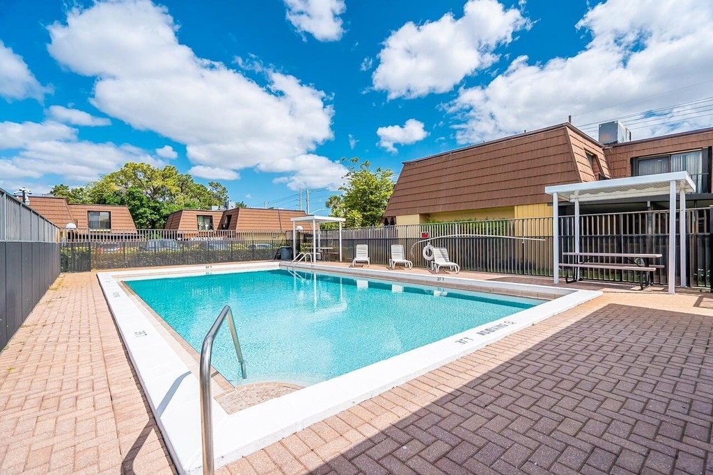 4225 Turnberry Circle - Photo 1