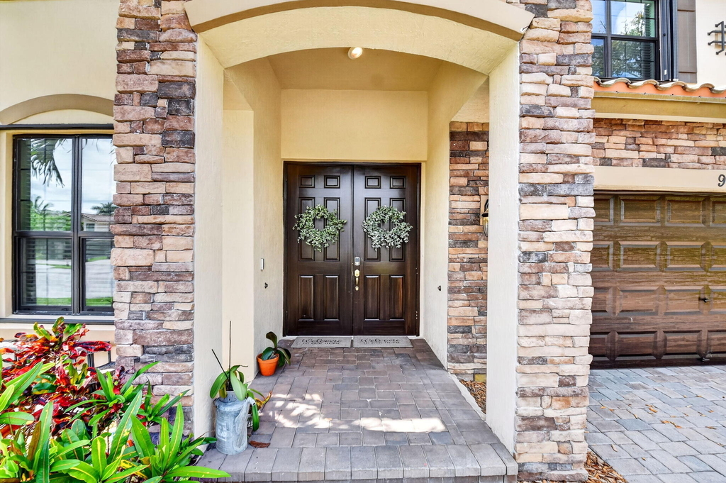9062 Gulf Cove Drive - Photo 4