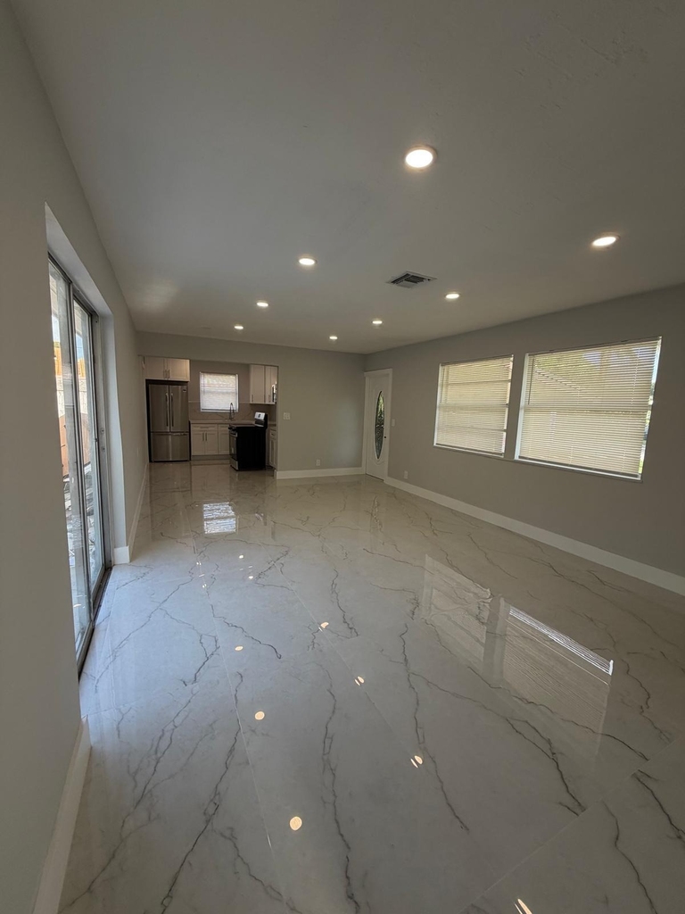 920 Ne 50th Street - Photo 8