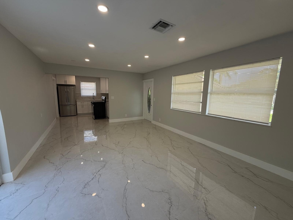 920 Ne 50th Street - Photo 11
