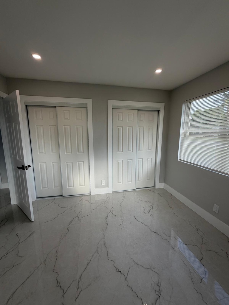 920 Ne 50th Street - Photo 4