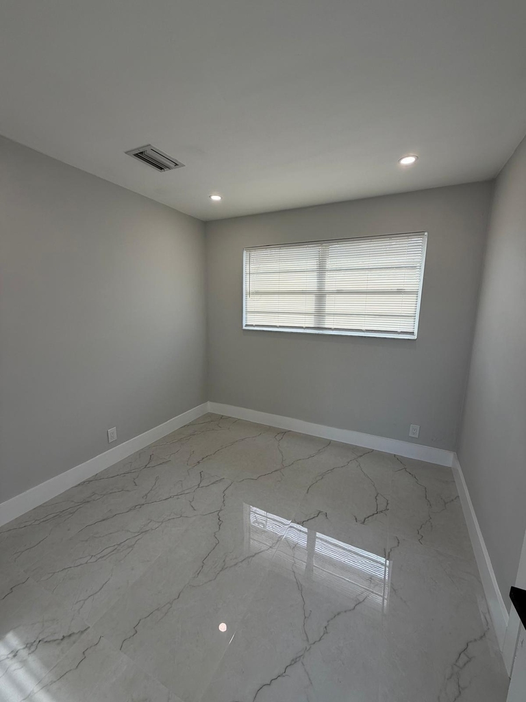 920 Ne 50th Street - Photo 9