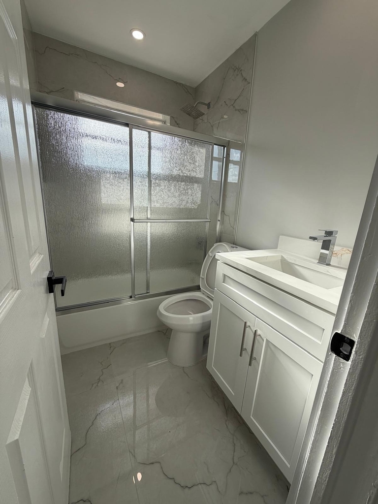 920 Ne 50th Street - Photo 2