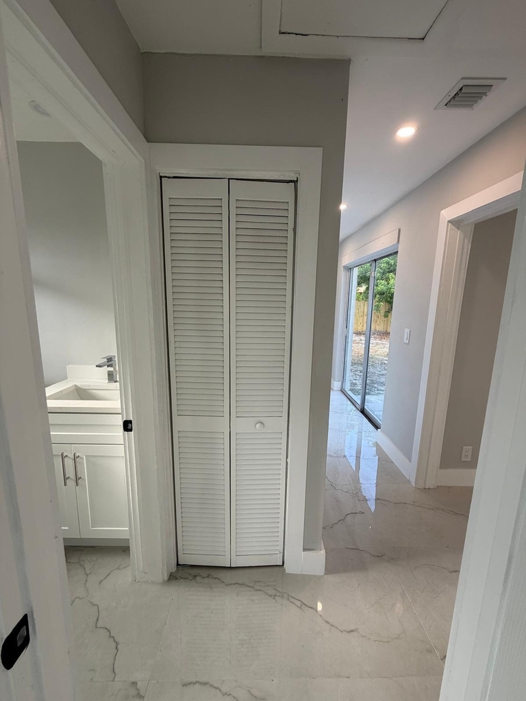 920 Ne 50th Street - Photo 5