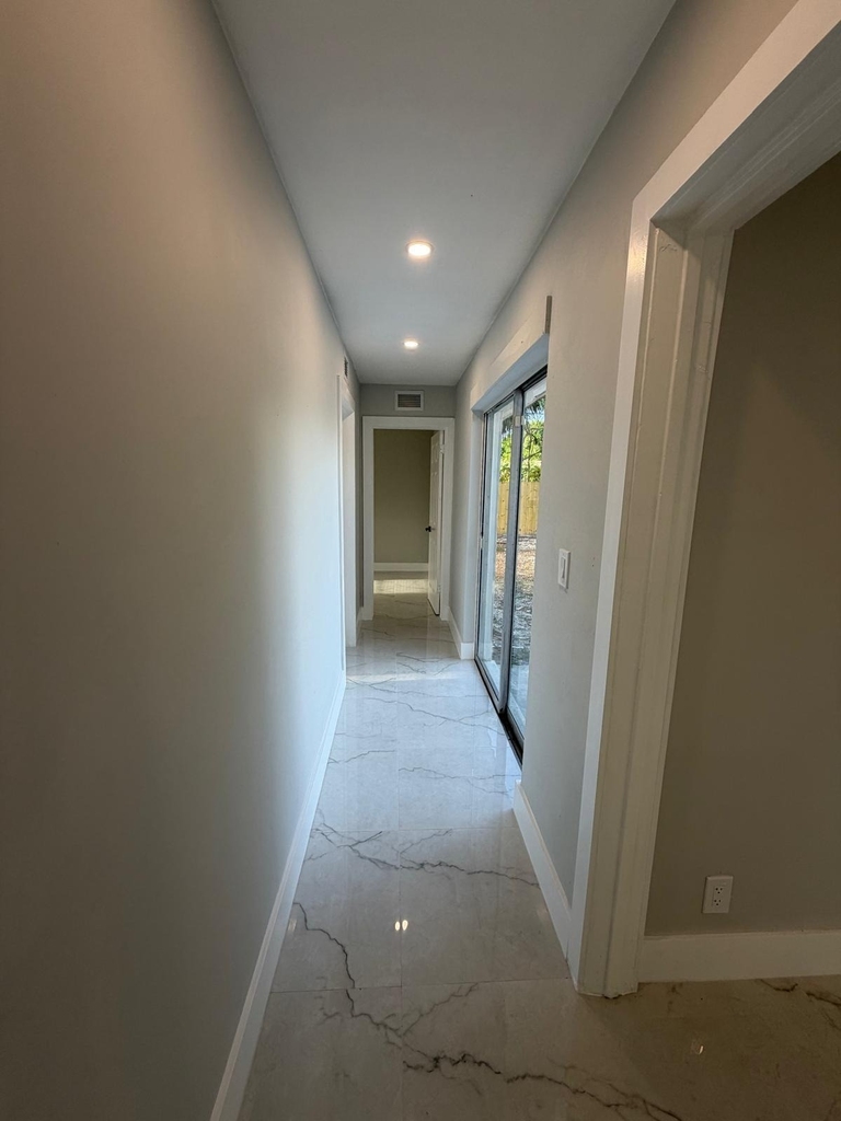 920 Ne 50th Street - Photo 6