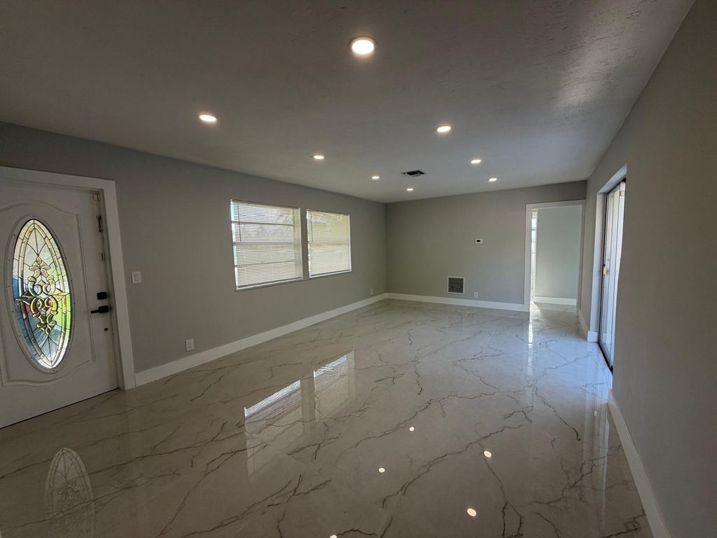 920 Ne 50th Street - Photo 10