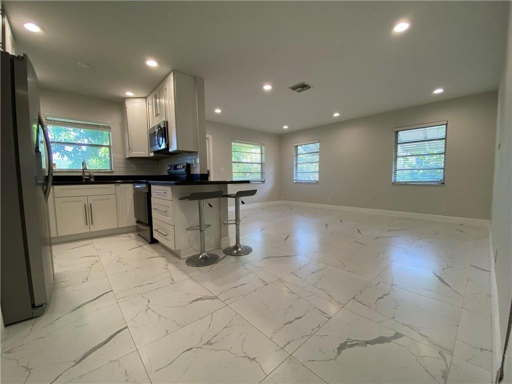 624 Ne 10th Avenue - Photo 1