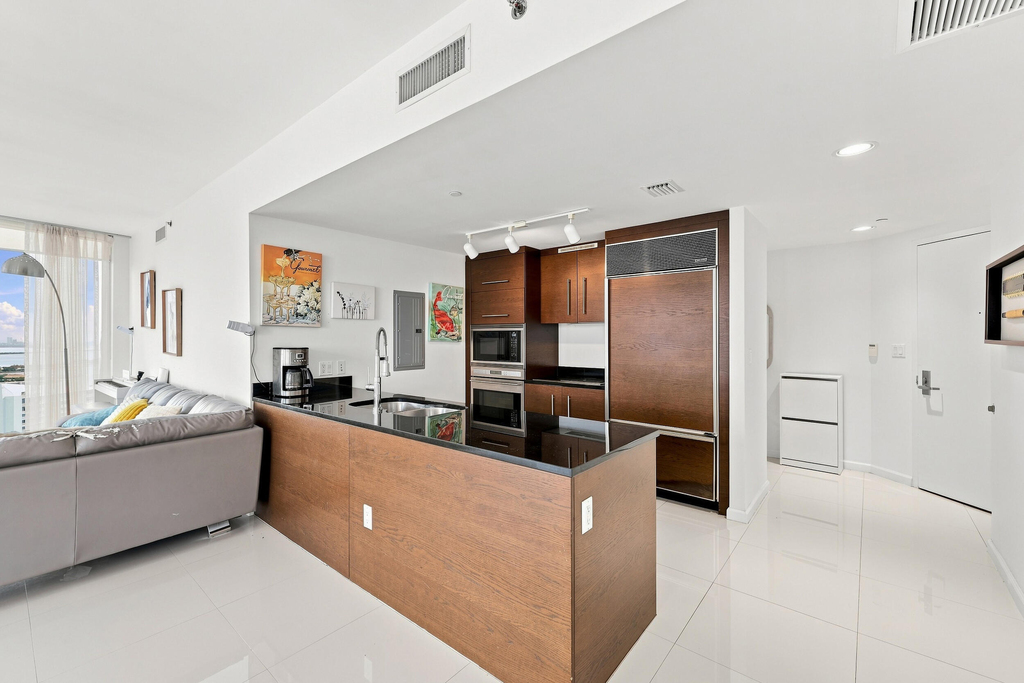 465 Brickell Avenue - Photo 3