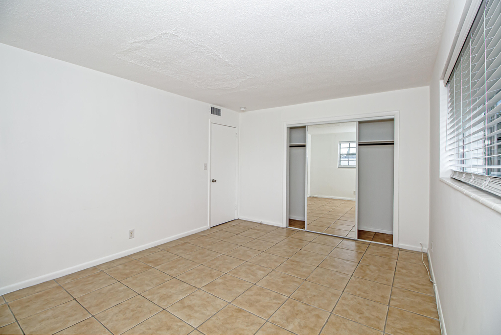 402 Lake Shore Drive - Photo 15