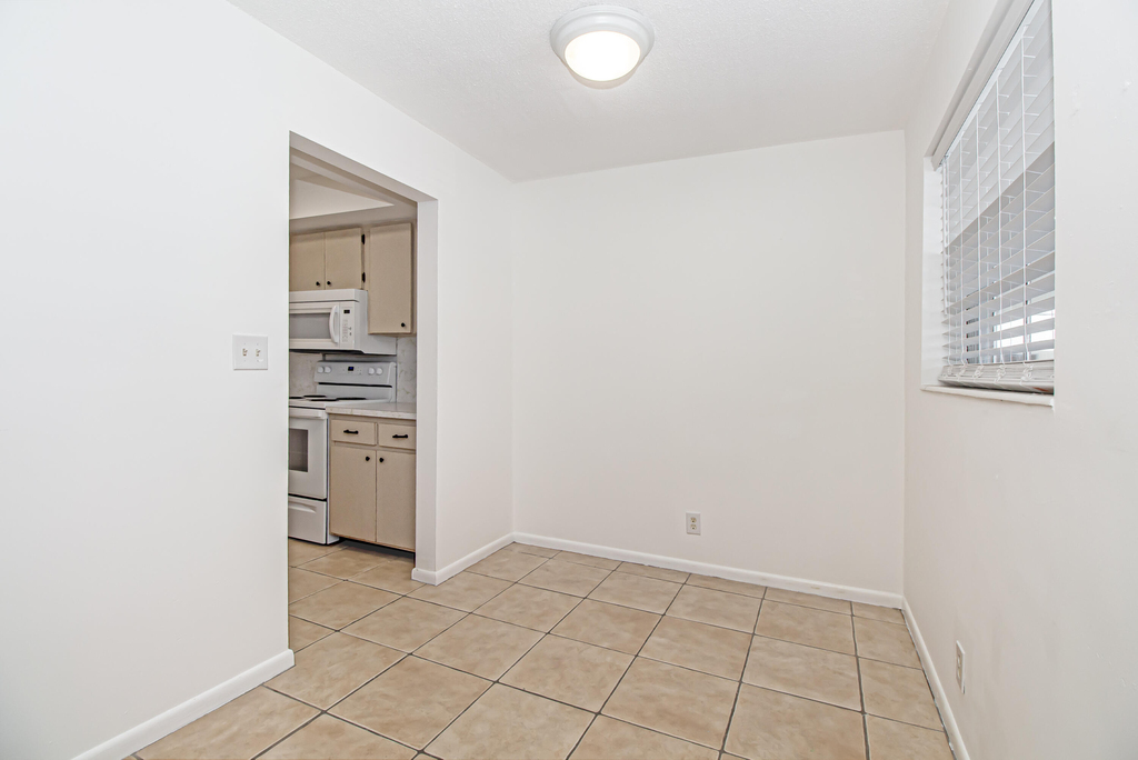402 Lake Shore Drive - Photo 4