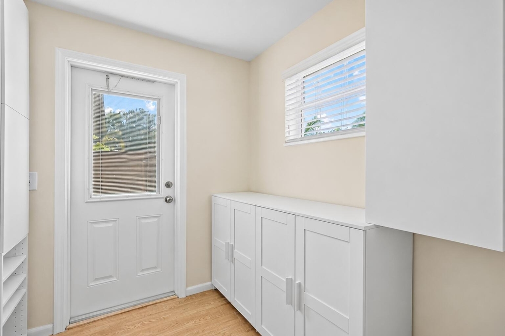 260 Jennings Avenue - Photo 11