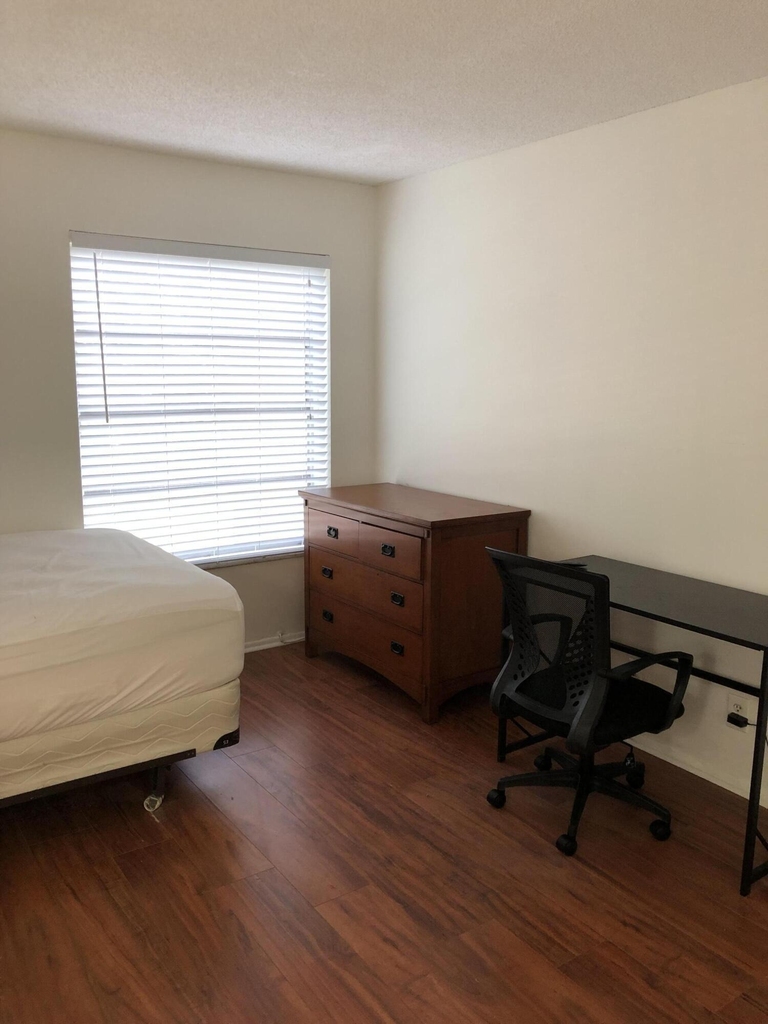 480 Nw 20th Street - Photo 8