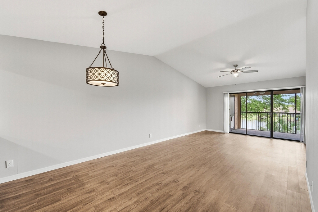 1033 Banks Road - Photo 6