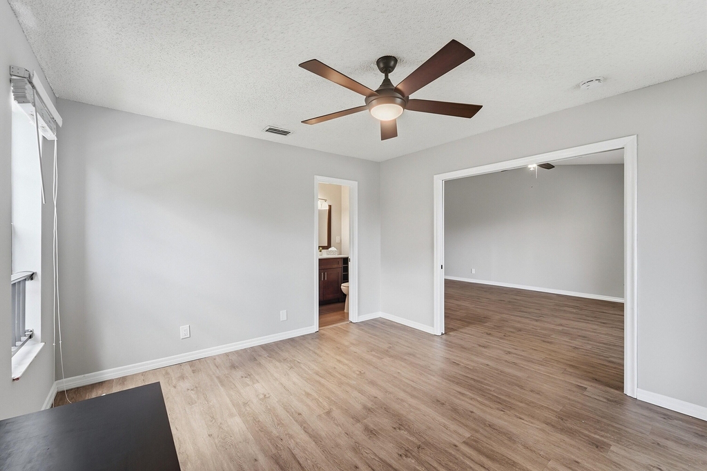 1033 Banks Road - Photo 12