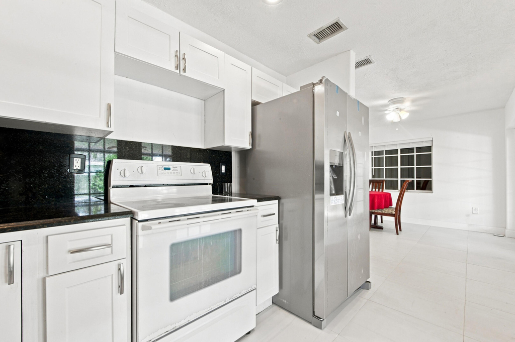 10275 Sw 152nd Street - Photo 1