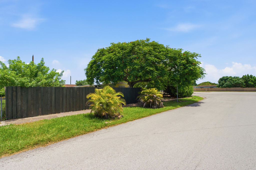 10275 Sw 152nd Street - Photo 8