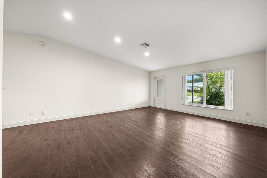 638 Sw 4th Avenue - Photo 8