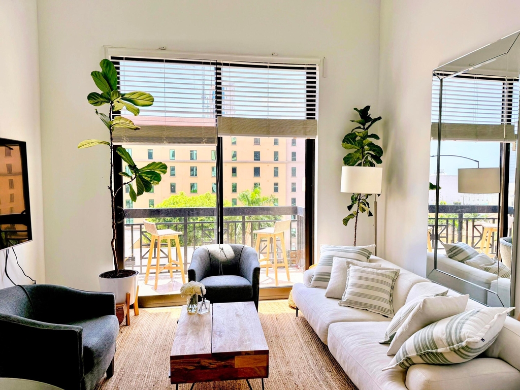 801 S Olive Avenue - Photo 0