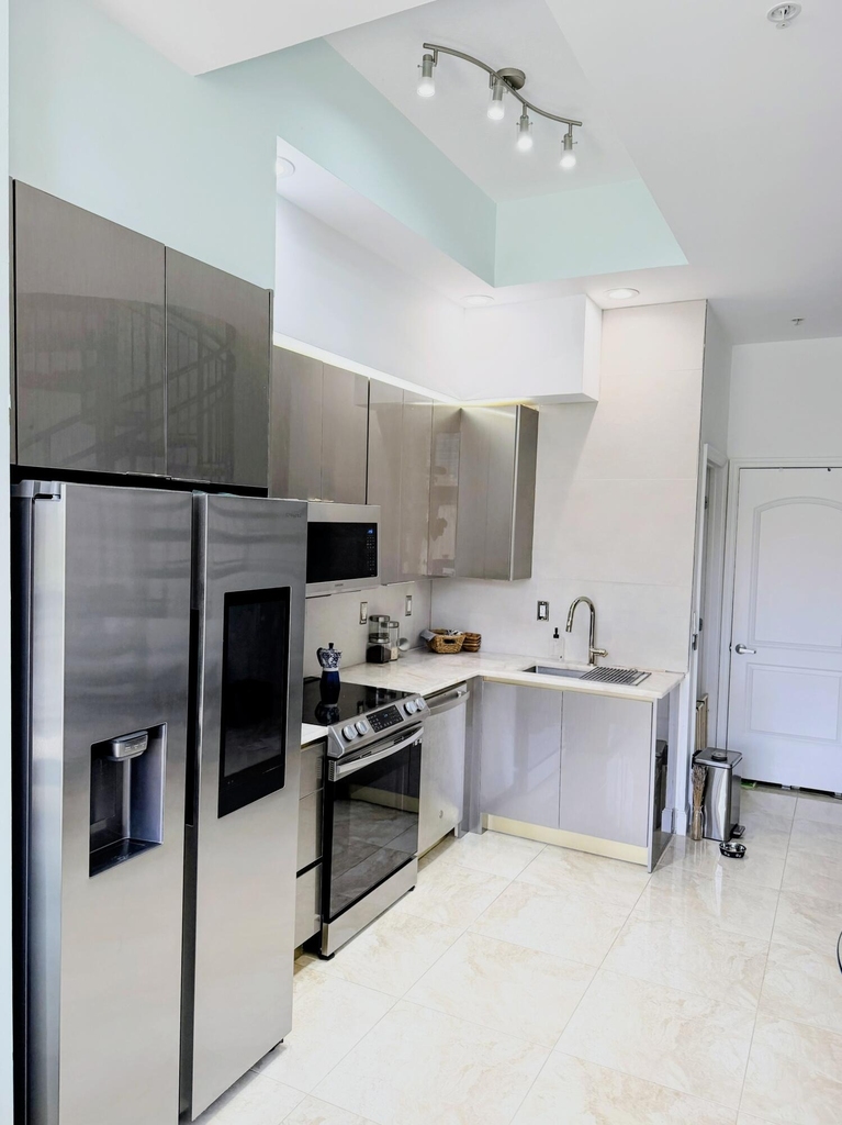 801 S Olive Avenue - Photo 1