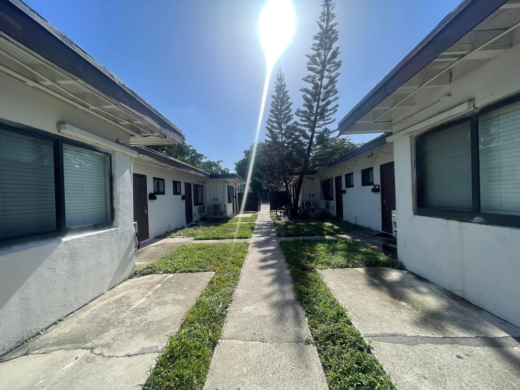 841 Nw 5th Avenue - Photo 1