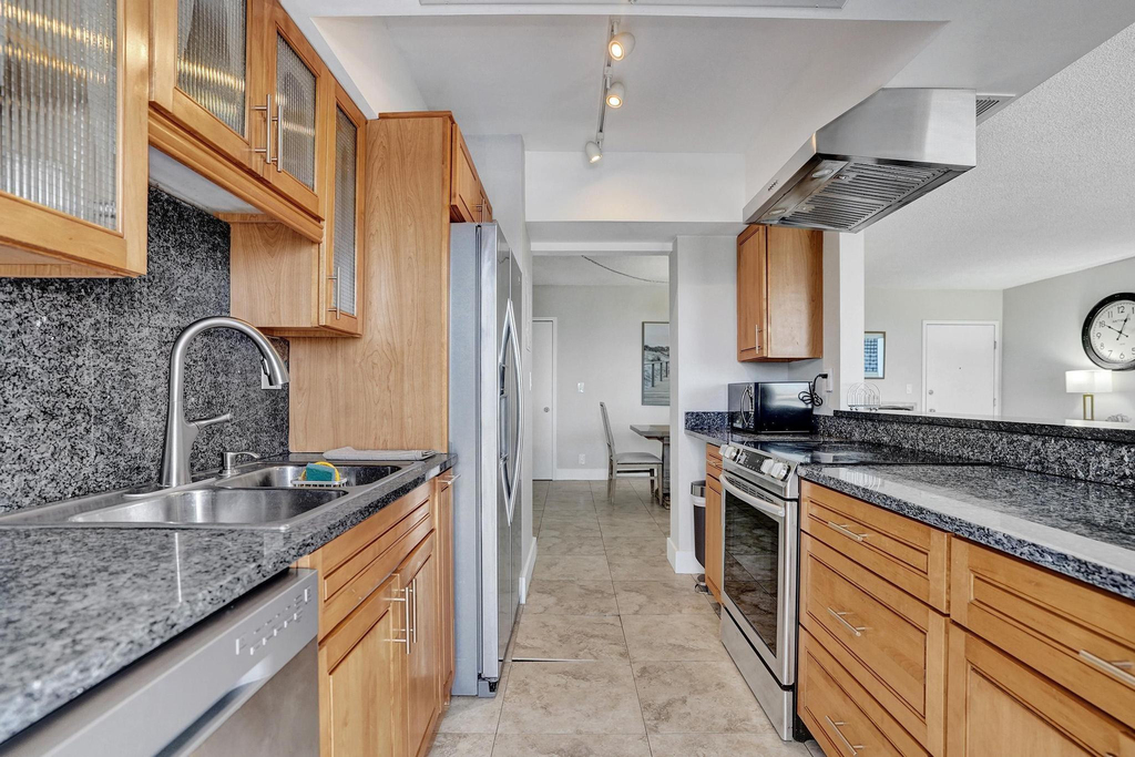 2715 N Ocean Boulevard - Photo 8