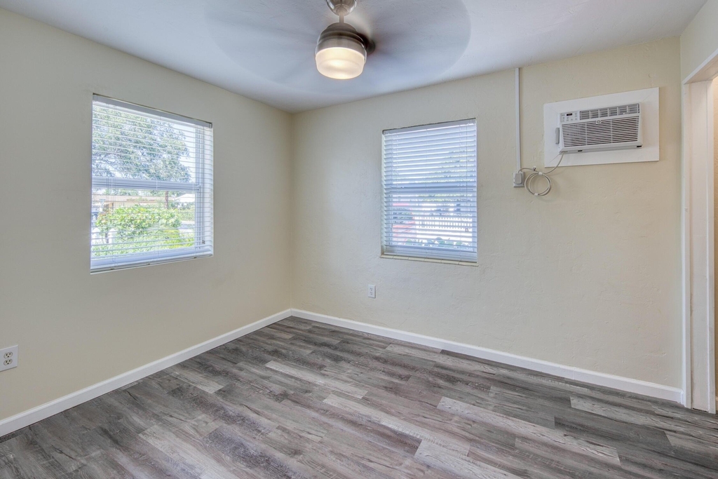 219 N E Street - Photo 14