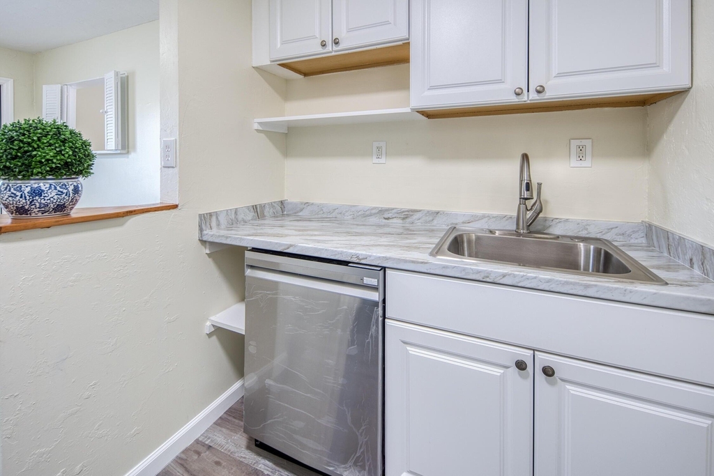 219 N E Street - Photo 9