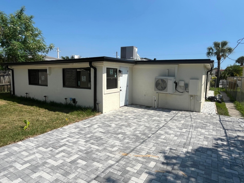 120 W 22nd Street - Photo 2