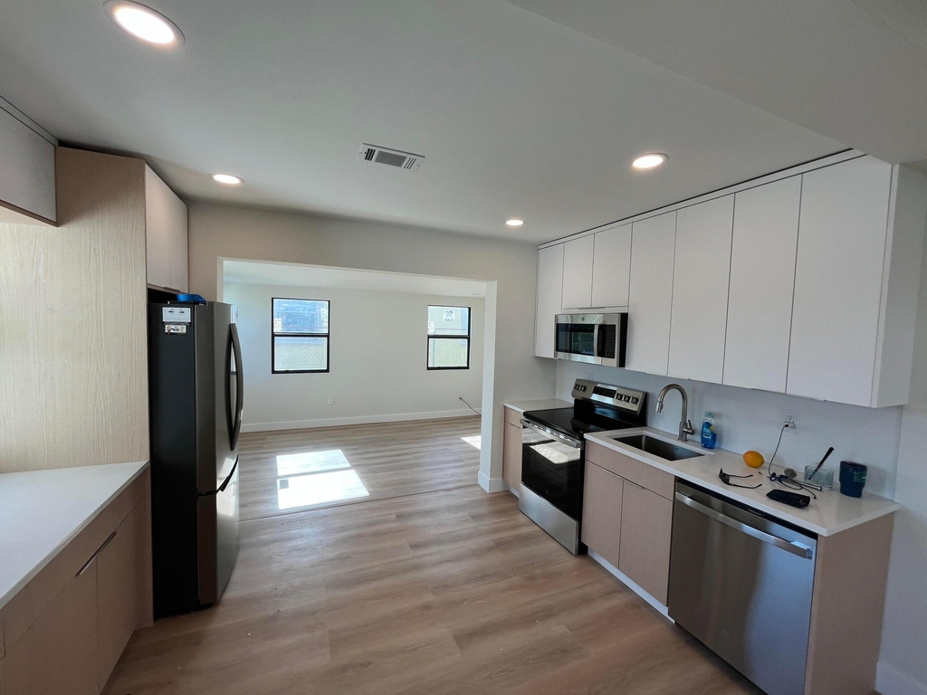 120 W 22nd Street - Photo 4