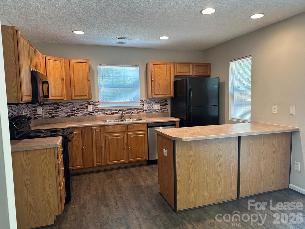 15105 Deshler Court - Photo 6