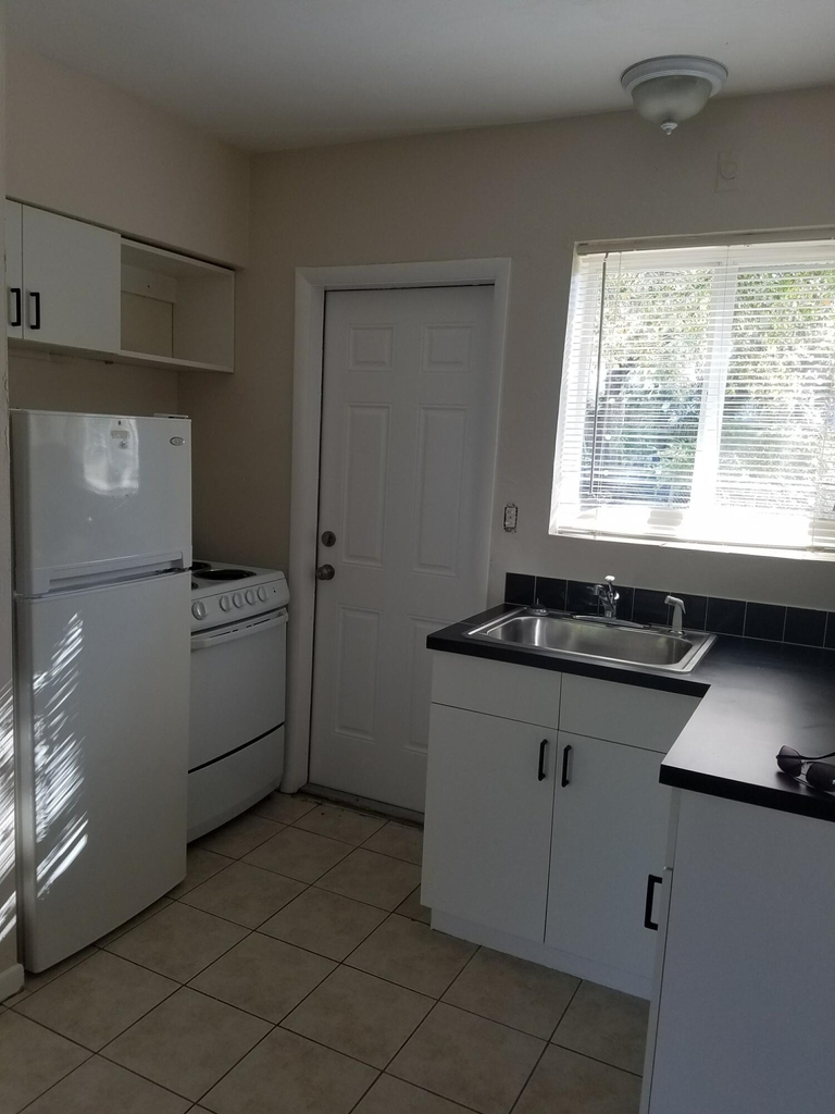 300 Sw 10th Avenue - Photo 3