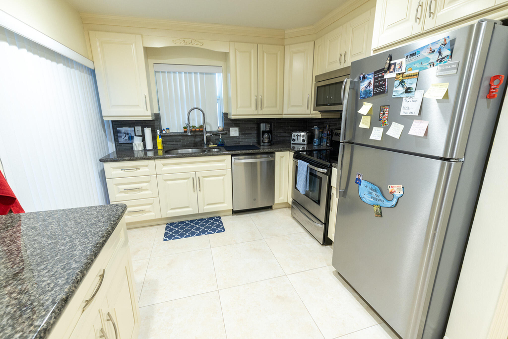 3215 Ne 15th Street - Photo 3